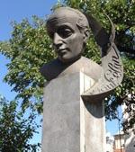 Памятник немецкоязычному поэту Паулю Целана