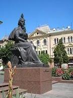 Памятник украинской писательнице Ольге Кобылянской