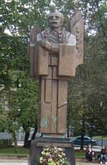 Памятник украинскому писателю Юрию Федьковичу