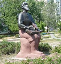 Украинка. Памятник историческому лицу Бояна-гуслях