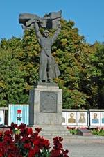 Памятник Воину-освободителю и галерея Героев Советского Союза кременчужан