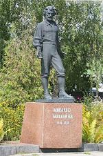 Памятник Миклухо-Маклаю
